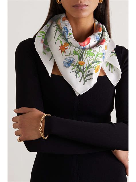 foulard gucci floreale|Foulard en serge de soie à imprimé fleuri Flora GUCCI pour .